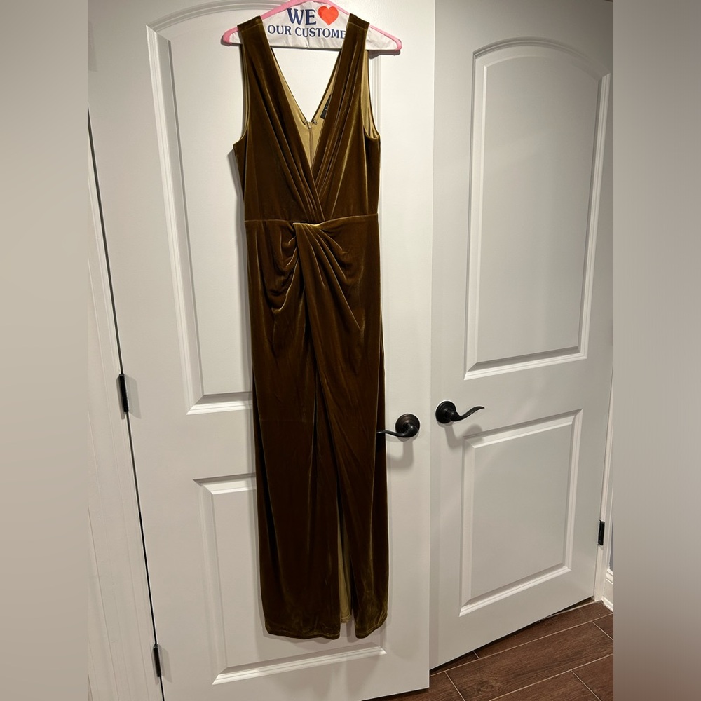 Lulus women’s gown with slit